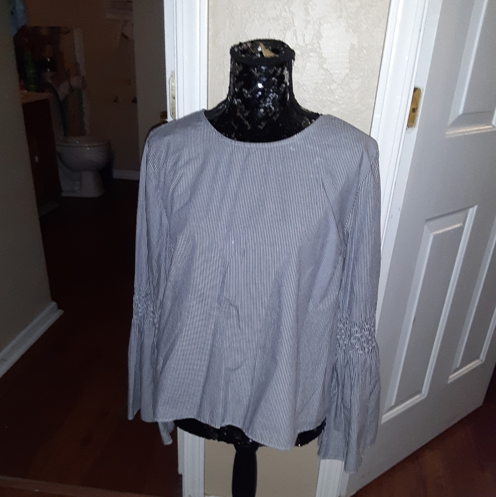 Blue and white wide sleeves shirt